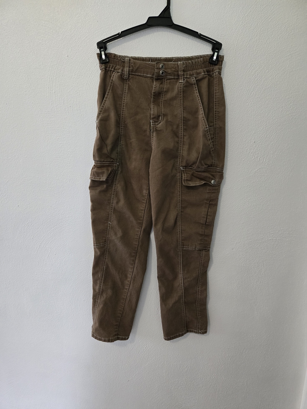 Women’s Cargo Jeans in Brown - Casual Utility Style